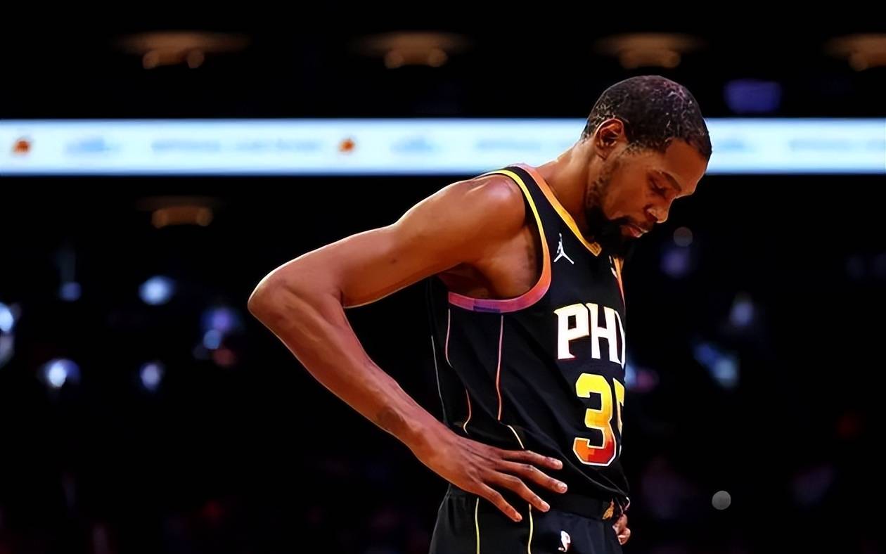 包含NBA总决赛官宣日再迎强敌，佛罗伦萨队长鼓劲，主帅态度：质疑声四起，更衣室氛围转暖的词条